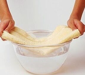 Trate los hongos en las uñas de los pies con compresas de menta y sal